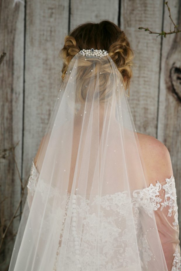 Fashion Fingertip Length Veil Popular Pearls Cascading Bridal Veil