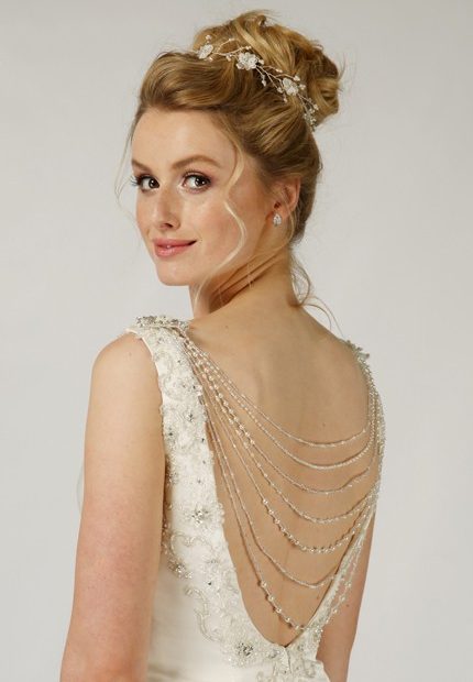 Add Dress Jewellery to your Bridal Gown for a Touch of Glamour