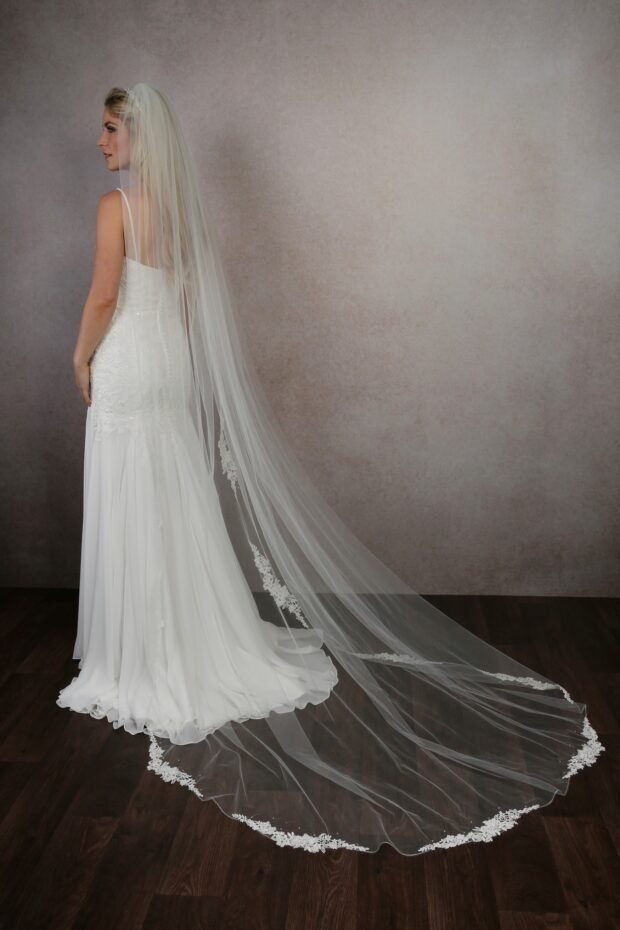 Belle Contrast Guipure Lace Mesh Tube Wedding Dress Without Veil - Price  Connection – Price Connection